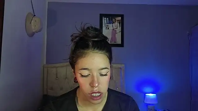 stephania t online show from April 11, 2026, 7:51 pm