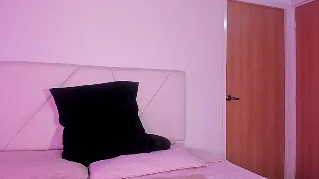 Snapshot of julz_03 chatting on October 18, 2025, 7:36 pm julz 03 online show from October 18, 2025, 7:36 pm