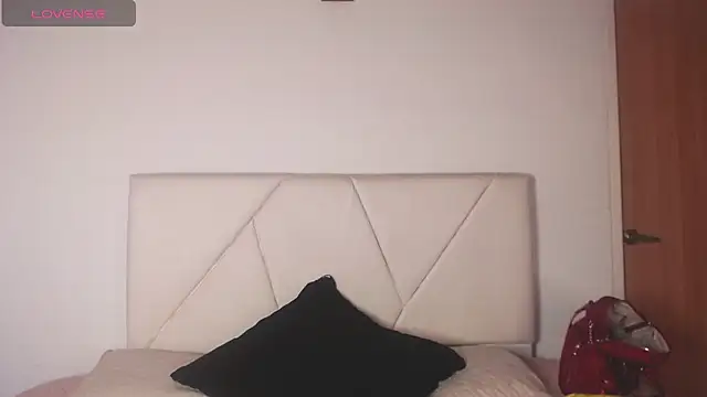 Snapshot of julz_03 chatting on November 12, 2025, 11:47 pm julz 03 online show from November 12, 2025, 11:47 pm