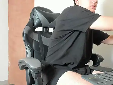 leo030809 online show from February 17, 2026, 6:47 pm