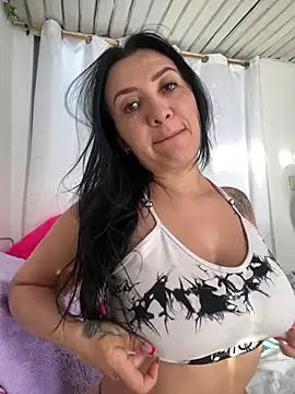 juliamond online show from March 7, 2025, 9:27 pm