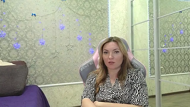 -DIVORA- online show from March 9, 2025, 7:59 pm