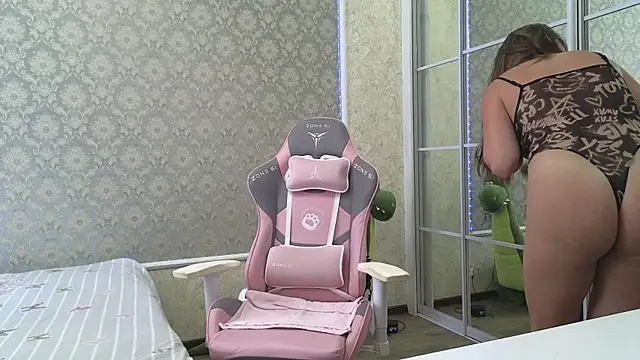 -DIVORA- online show from September 13, 2025, 9:42 am