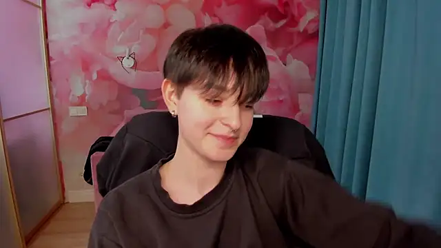 EmiliaYours online show from December 21, 2024, 3:53 pm