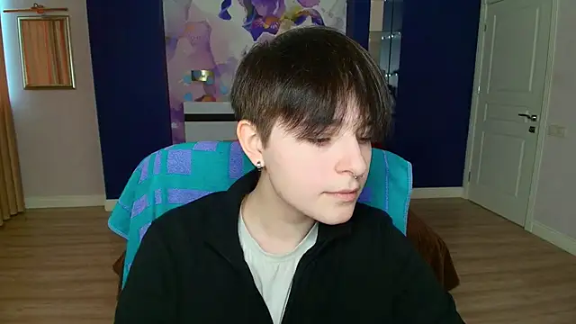 EmiliaYours online show from February 1, 2025, 1:20 pm