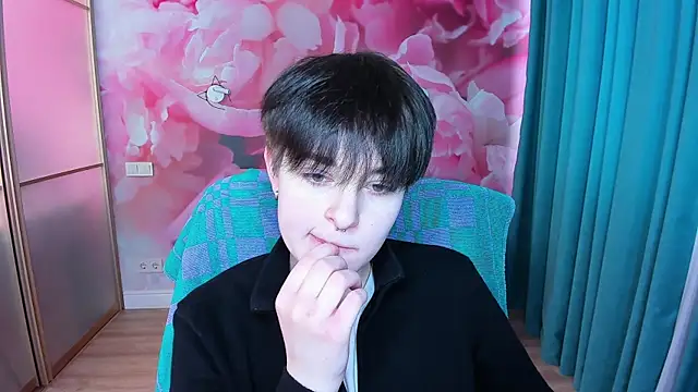 EmiliaYours online show from February 2, 2025, 12:57 pm