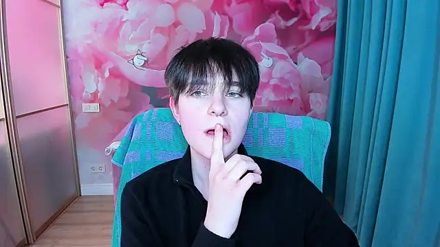 EmiliaYours online show from February 2, 2025, 4:00 pm