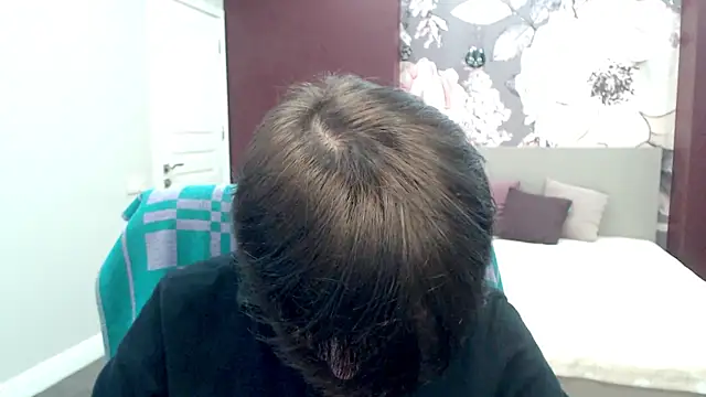 EmiliaYours online show from February 11, 2025, 1:09 pm