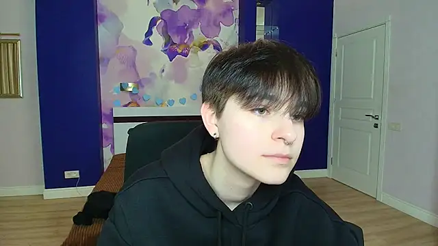 EmiliaYours online show from February 14, 2025, 4:41 pm