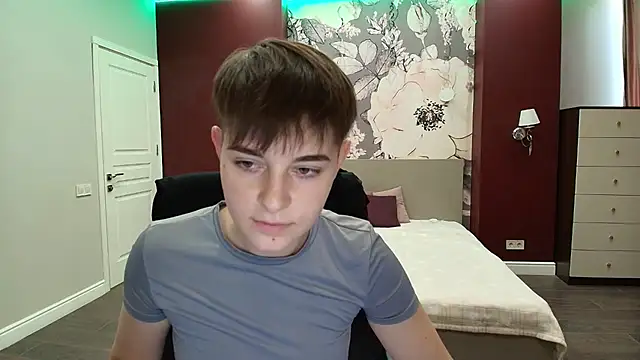 EmiliaYours online show from September 24, 2025, 3:26 pm