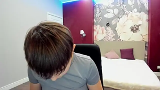 EmiliaYours online show from October 24, 2025, 1:40 pm