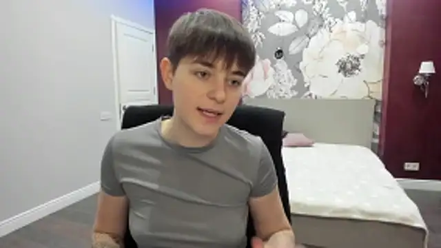 EmiliaYours online show from December 18, 2025, 3:29 pm