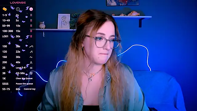 luna berryy online show from October 11, 2025, 7:45 pm