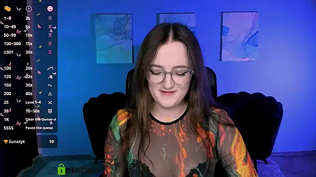 luna berryy online show from November 9, 2025, 8:29 pm