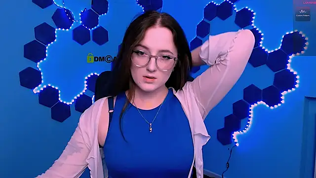 luna berryy online show from December 2, 2025, 8:37 pm