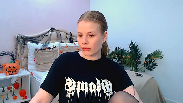 holy kitty online show from October 30, 2025, 1:12 pm