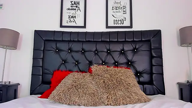 amberlitle online show from November 12, 2025, 12:16 pm