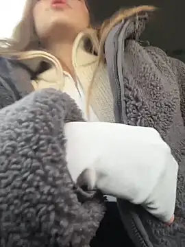 KitteCat online show from December 12, 2024, 8:47 am