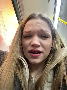 KitteCat online show from December 14, 2024, 2:53 pm