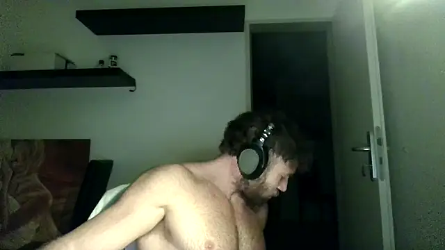 alpha-hunk online show from October 3, 2025, 6:49 pm