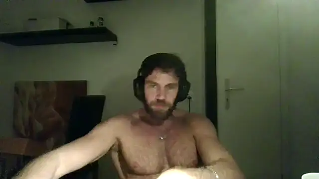 alpha-hunk online show from October 25, 2025, 8:36 pm