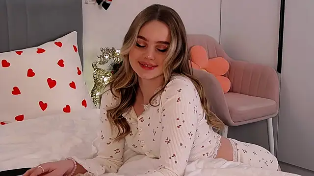 Snapshot of SIlviaBeyt chatting on January 6, 2025, 7:45 pm SIlviaBeyt online show from January 6, 2025, 7:45 pm