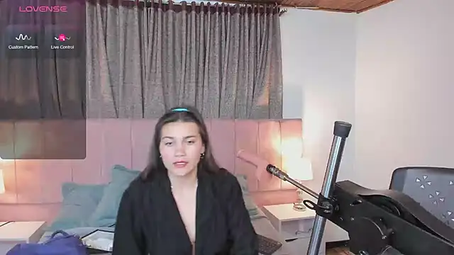 aurora divine online show from March 20, 2025, 7:14 pm