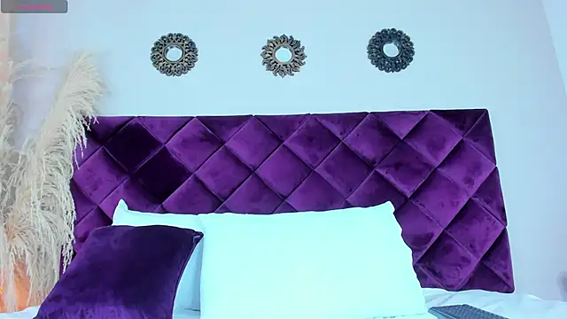 KendralHolson online show from January 4, 2025, 7:45 am