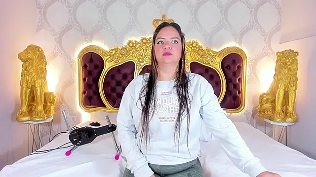 KendralHolson online show from October 21, 2025, 4:35 am