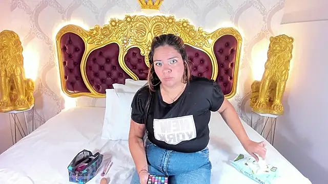 KendralHolson online show from October 29, 2025, 4:37 am