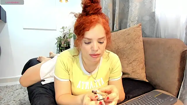 ebbafernandez  online show from October 3, 2025, 11:51 am