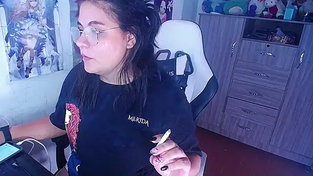 gigiqueen 18 online show from December 4, 2024, 6:39 pm