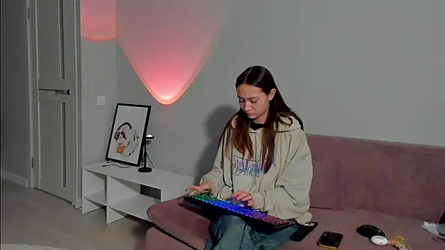 Snapshot of EllaSky_xoxo chatting on January 18, 2025, 8:20 am EllaSky xoxo online show from January 18, 2025, 8:20 am
