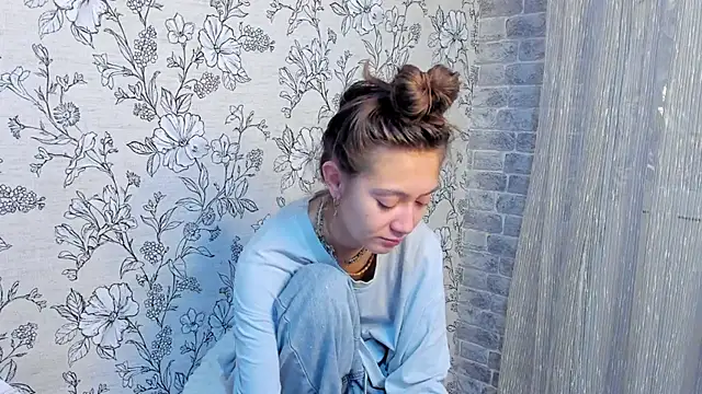 EllaSky xoxo online show from November 8, 2025, 4:34 am