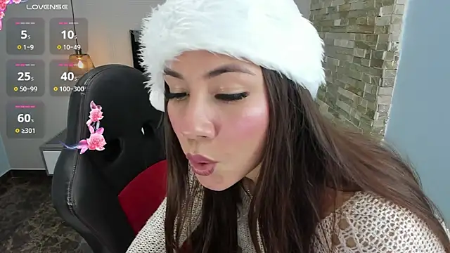 Snapshot of LIANEUMANN chatting on December 18, 2024, 10:35 pm LIANEUMANN online show from December 18, 2024, 10:35 pm