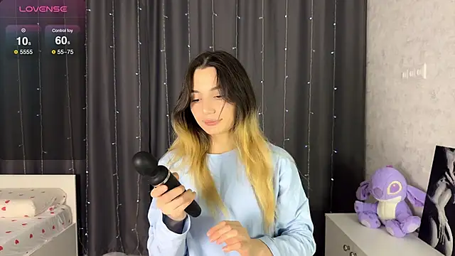 Snapshot of Asya_Fairy chatting on October 18, 2025, 10:43 pm Asya Fairy online show from October 18, 2025, 10:43 pm