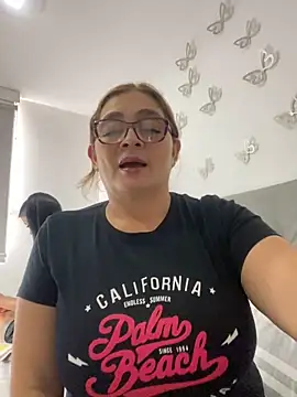 Snapshot of AntonellaAlondra4 chatting on January 1, 2025, 5:44 pm AntonellaAlondra4 online show from January 1, 2025, 5:44 pm