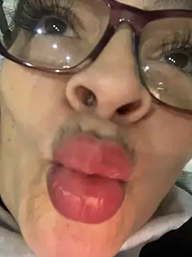 Snapshot of AntonellaAlondra4 chatting on February 5, 2025, 12:17 pm AntonellaAlondra4 online show from February 5, 2025, 12:17 pm