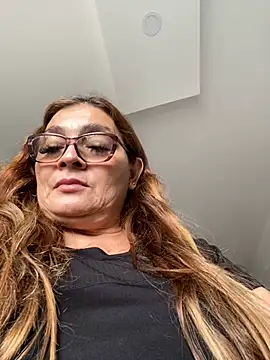 Snapshot of AntonellaAlondra4 chatting on February 17, 2025, 6:48 pm AntonellaAlondra4 online show from February 17, 2025, 6:48 pm