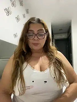 Snapshot of AntonellaAlondra4 chatting on March 6, 2025, 3:35 am AntonellaAlondra4 online show from March 6, 2025, 3:35 am