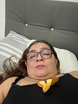 AntonellaAlondra4 online show from April 13, 2026, 11:59 am