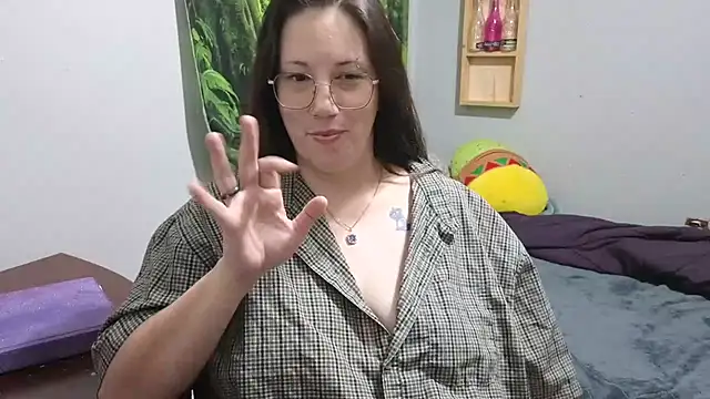 ThickGirlsDoItBetter online show from January 12, 2025, 3:17 am