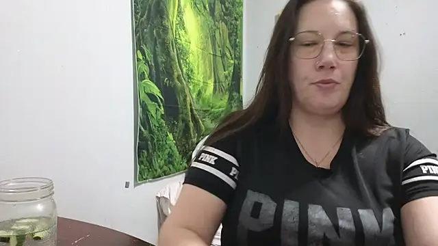 ThickGirlsDoItBetter online show from January 22, 2025, 2:59 am