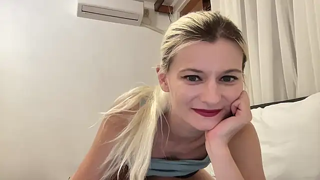 Snapshot of Onika_Love chatting on June 26, 2026, 5:50 pm Onika Love online show from June 26, 2026, 5:50 pm