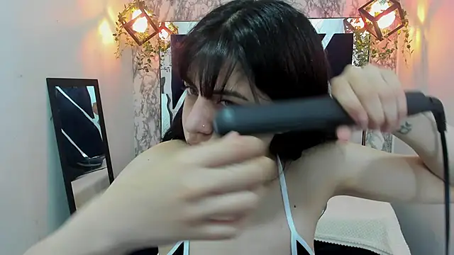 Snapshot of Violet_m chatting on December 1, 2024, 5:35 pm Violet m online show from December 1, 2024, 5:35 pm