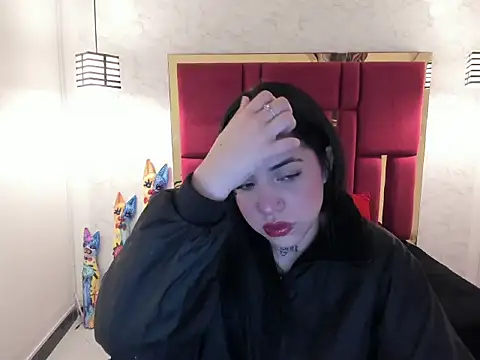 Snapshot of Violet_m chatting on September 17, 2025, 11:45 am Violet m online show from September 17, 2025, 11:45 am