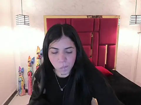 Snapshot of Violet_m chatting on September 19, 2025, 11:44 am Violet m online show from September 19, 2025, 11:44 am