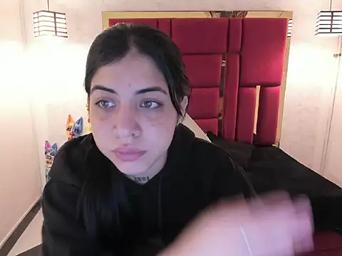 Snapshot of Violet_m chatting on September 20, 2025, 11:33 am Violet m online show from September 20, 2025, 11:33 am