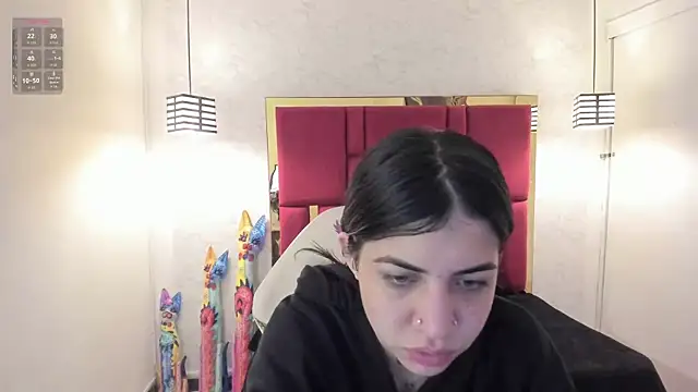 Snapshot of Violet_m chatting on October 4, 2025, 11:52 am Violet m online show from October 4, 2025, 11:52 am