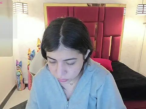 Snapshot of Violet_m chatting on October 11, 2025, 11:31 am Violet m online show from October 11, 2025, 11:31 am